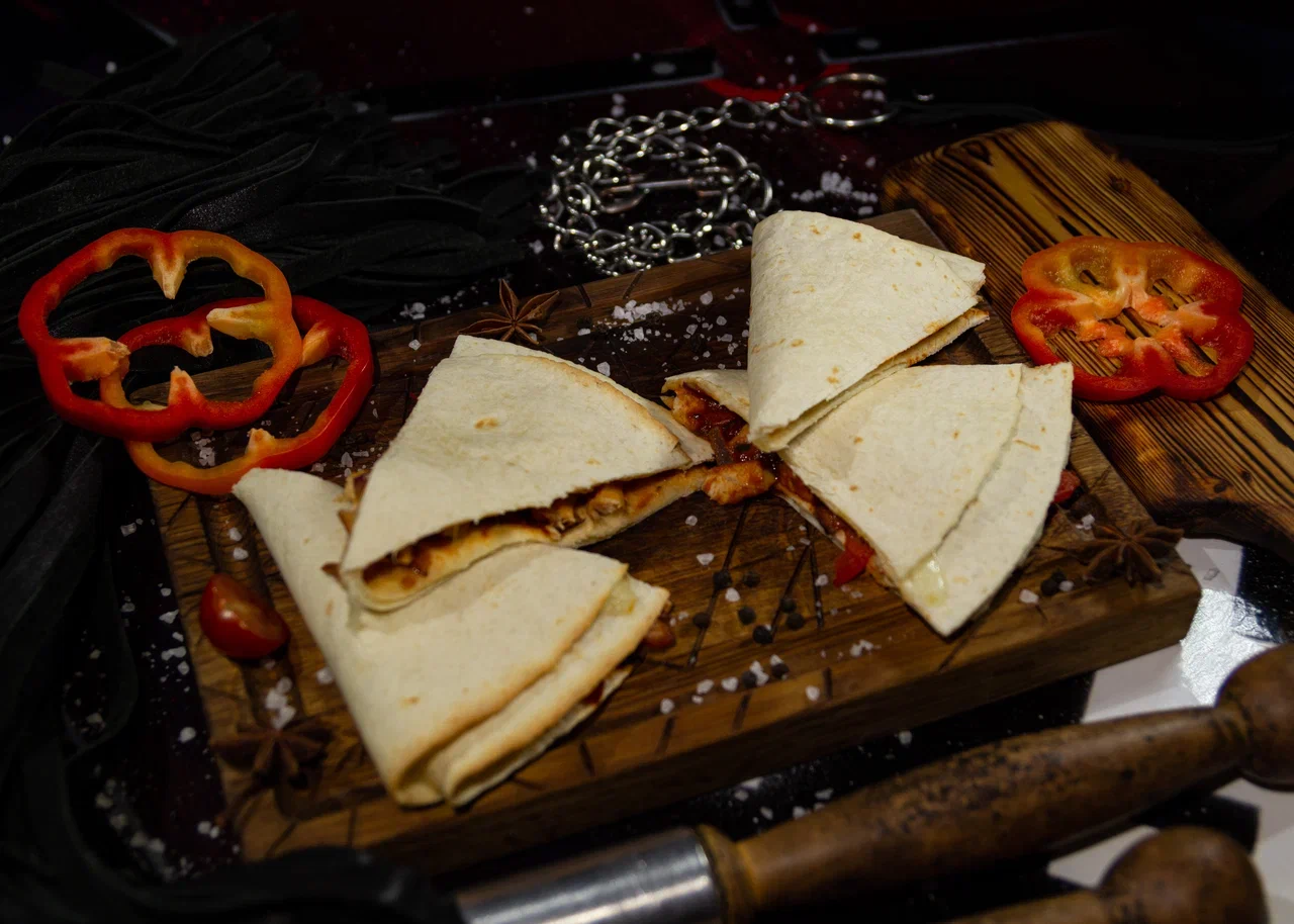 КЕСАДИЛЬЯ С КУРИЦЕЙ